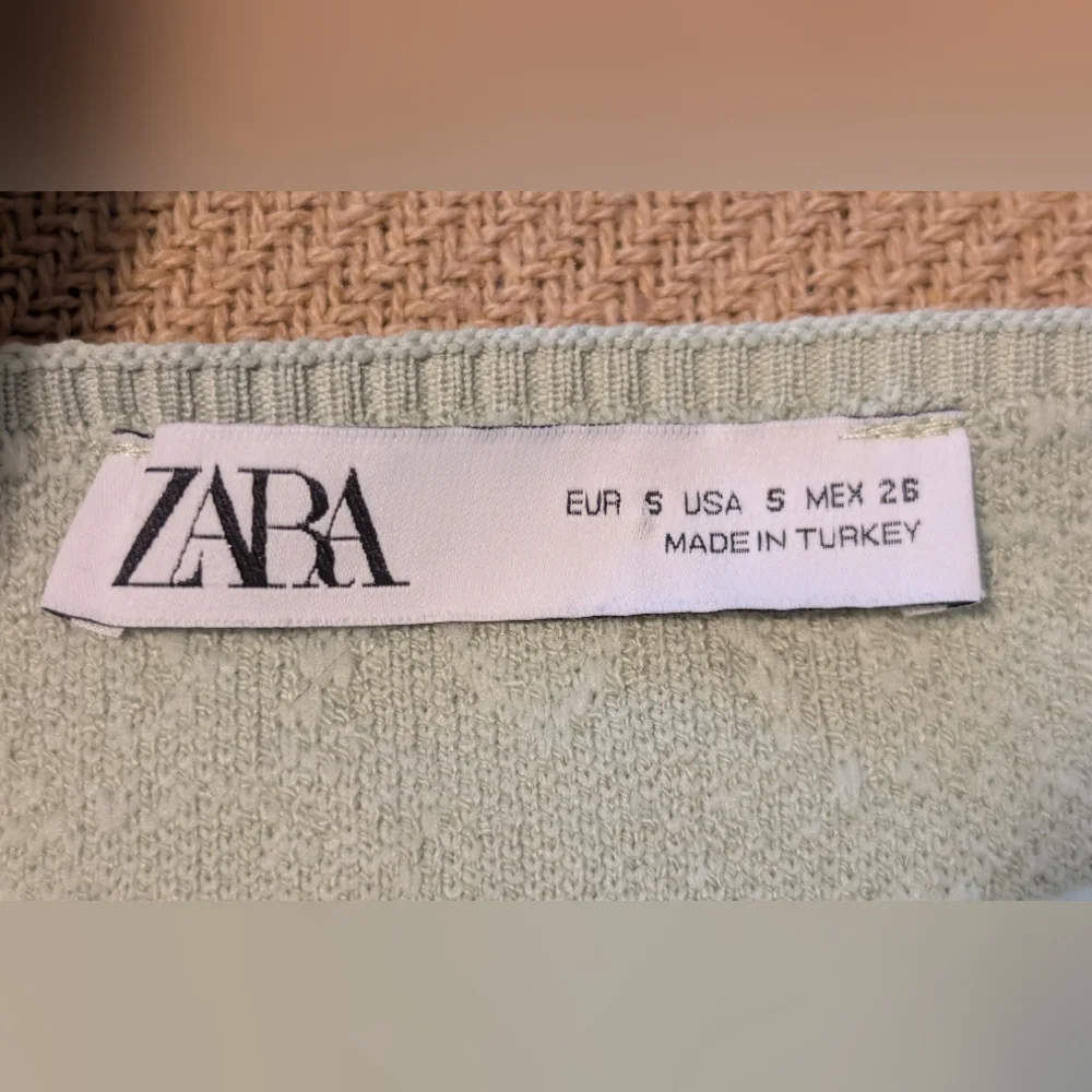 Zara Light Pastel Sage Green Puff Sleeve Cropped Shirt